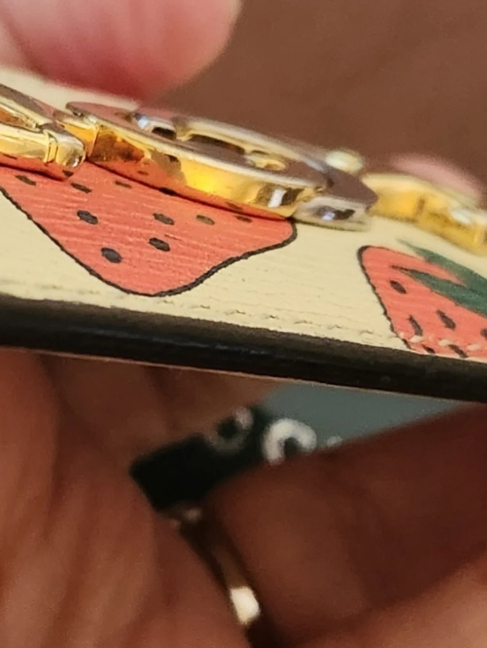 Gucci Zumi Strawberry Leather Card Holder - Picture 6 of 7